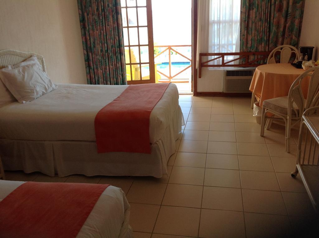 Unique Village Palmetto Point Room photo